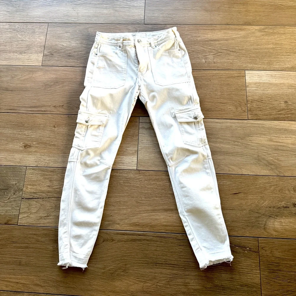 FREE PEOPLE Cream Colored Cargo Skinny Jeans With Raw Hem Size 27